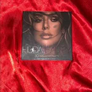 Huda Beauty 3D Highlighter Palette